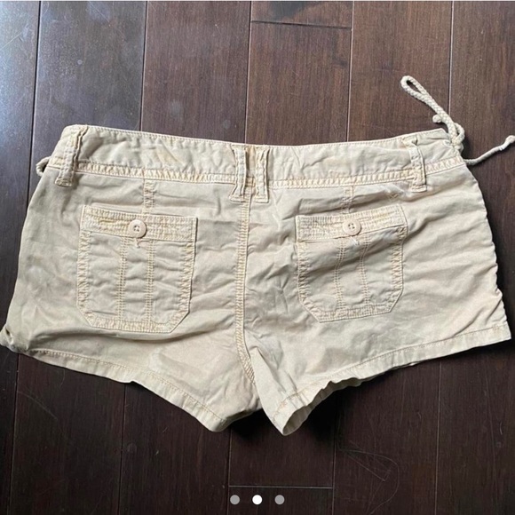 SOLD Vintage American eagle outfitters khaki shorts - Picture 2 of 3